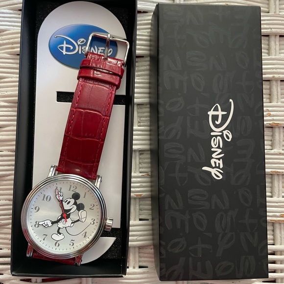 Mickey Mouse Watch - Picture 3 of 11